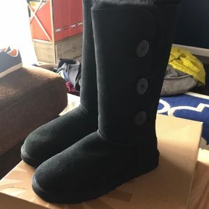 Bailey Button Triplet Black